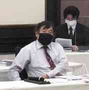 水俣病患者認定を巡る不服審査の口頭審理に臨む緒方博文さん＝２３日、熊本市中央区