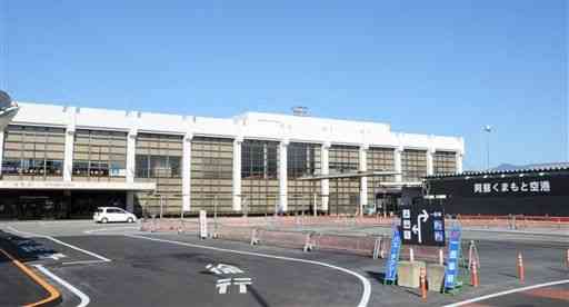 熊本空港の国際線旅客ターミナル（正面）。空港運営会社の熊本国際空港は中国・成都線の就航を目指している＝１２月下旬、益城町