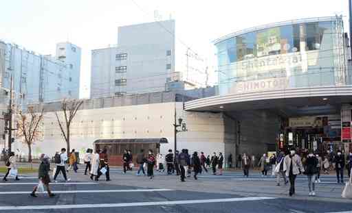 熊本パルコが入居していたビルの解体が進んでいる現地＝２８日、熊本市中央区