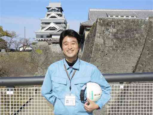 「熊本城の復旧を見届けたい」と滋賀県彦根市職員から熊本市職員に「転身」した下高大輔さん＝熊本市中央区