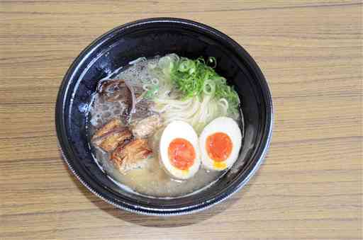 「麺屋いっぽう」の自販機用の煮卵入り豚骨ラーメン