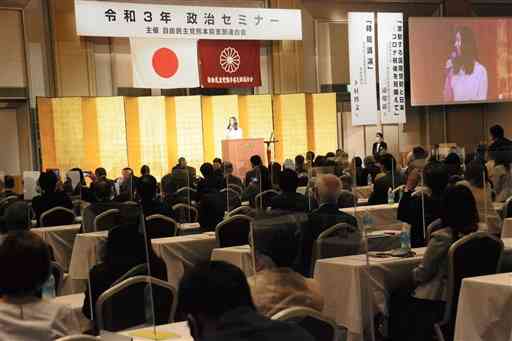 メディアで人気の国際政治学者、三浦瑠麗さんも講演した自民党県連の政治資金パーティー＝５日、熊本市中央区
