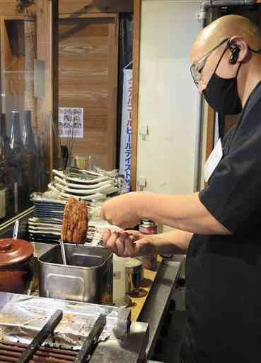 コロナ禍の苦境を打開するため、ウナギ料理に力を入れる前川水軍桜木店＝９日、熊本市東区