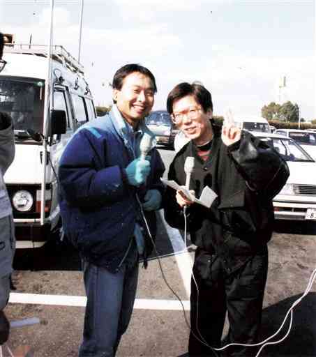 江越哲也さん（右）とのラジオ生放送はハプニングの連続だった
