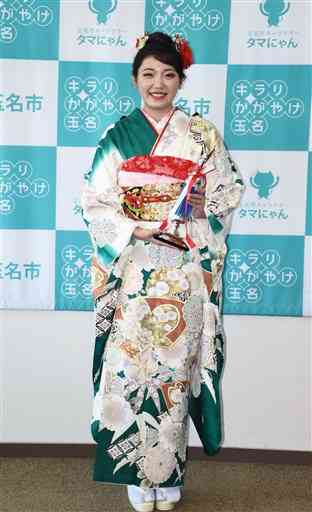 「全日本きもの装いコンテスト」でグランプリに選ばれた吉田有見さん＝玉名市