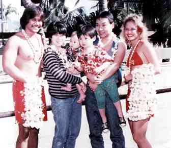 毎年のようにホノルルマラソンに参加、家族でハワイを訪れていた。写真は１９８７年