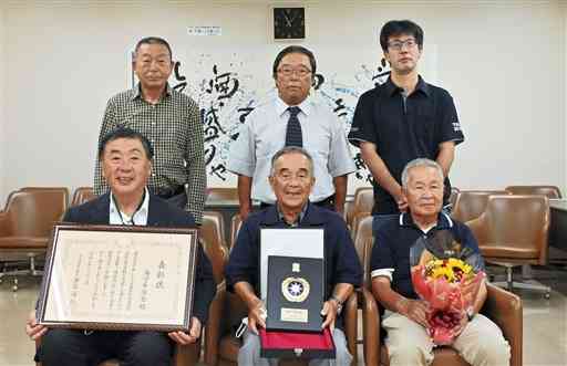 海守牛深会」海保長官表彰 清掃や不審船監視など評価｜熊本日日新聞社