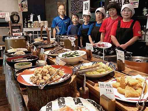 人気の大野温泉センターのランチバイキング。毎日２０種類以上の料理が並ぶ