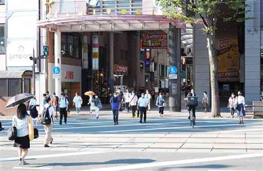 所持金が１２０円になった渡辺美空さんがさまよい歩いた熊本市中心部の繁華街。支援がなければ「今の生活はなかった」という＝７月下旬、熊本市中央区
