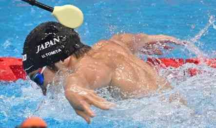 【気迫】競泳の男子１００メートルバタフライ（視覚障害Ｓ１１）で２位となり、３個目のメダルを獲得した富田宇宙＝３日、東京アクアティクスセンター