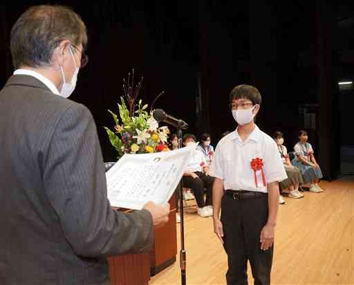 「少年の主張」県大会で最優秀賞に選ばれた葛谷護さん＝八代市