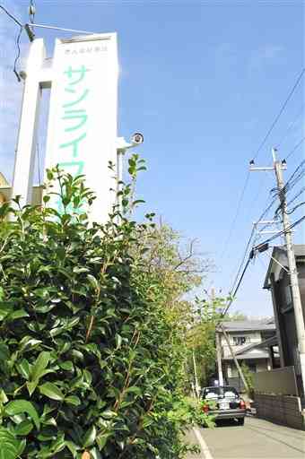 託麻南小の通学路に設置された「見守りカメラ」＝熊本市東区