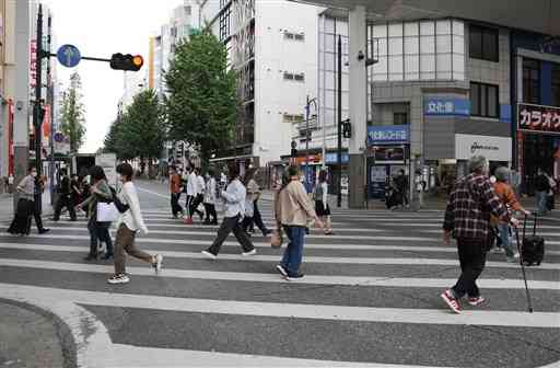 地中に空洞が確認された銀座通りと下通アーケードの交差点＝熊本市中央区