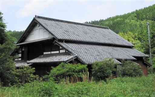 国の登録有形文化財（建造物）にするよう答申された太田黒家住宅主屋＝菊池市（市教委提供）