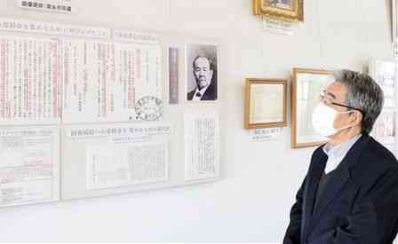 リデル、ライト両女史記念館で開かれているハンナ・リデルと渋沢栄一、北里柴三郎の歩みを紹介する企画展。３人はそれぞれにハンセン病患者と向き合った＝熊本市中央区