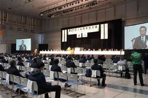 県域組織「ＪＡくまもと」の２０２４年４月設立を目指す方針を決めたＪＡ県大会＝２日、益城町