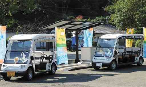 阿蘇市の実証実験で使われたカート型の電動車。熊本市は７人乗りを使って実証実験を予定している（熊本市提供）