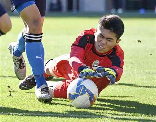 ４試合で１失点と堅守が光る大津ＧＫの佐藤瑠星。４日の前橋育英戦も１点を守り切った＝フクアリ