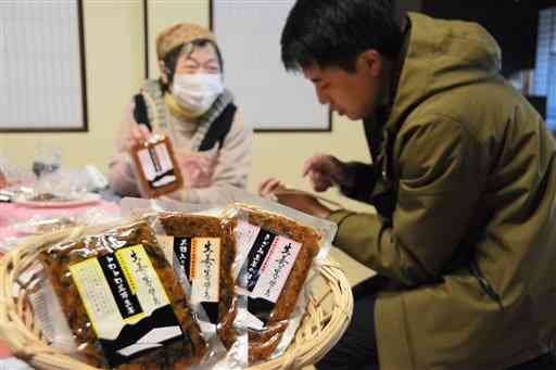 熊本食文化研究会が試作したショウガのつくだ煮＝宇城市