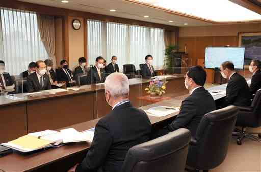 合志市、菊陽、大津両町の渋滞状況について意見を交わした菊池南部総合交通研究会＝県庁