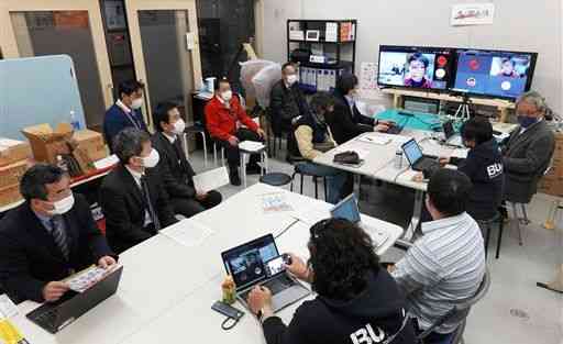 熊本地震や熊本豪雨の被災者を支えてきた団体や行政が情報共有する「火の国会議」。孤独・孤立問題でも連携を進めている＝１月１８日、熊本市中央区