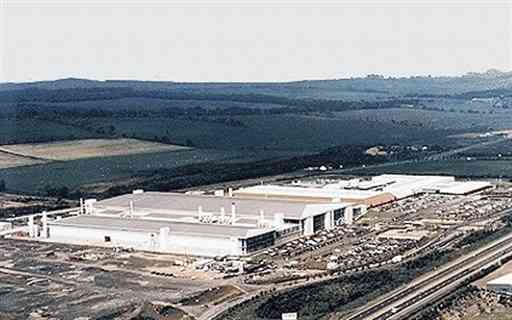 当時の最新鋭ラインを備えたＮＥＣセミコンダクターズ（ＵＫ）の第２拡散工場＝１９９７年