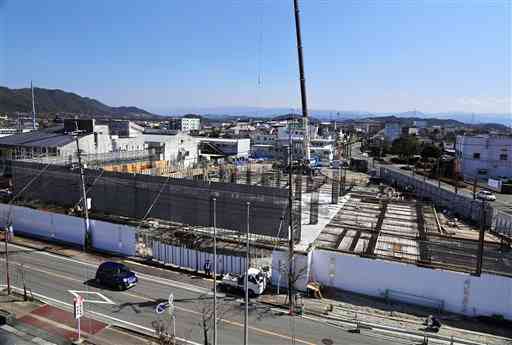 建設が進む宇土市役所庁舎＝宇土市