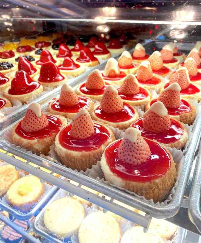 ニューヨークの菓子店が限定販売した白イチゴ「淡雪」を使ったケーキ（提供写真）