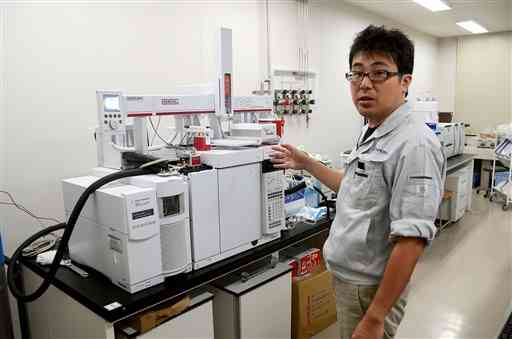 熊本地震で損傷し、修復された香り成分などを分析する機器