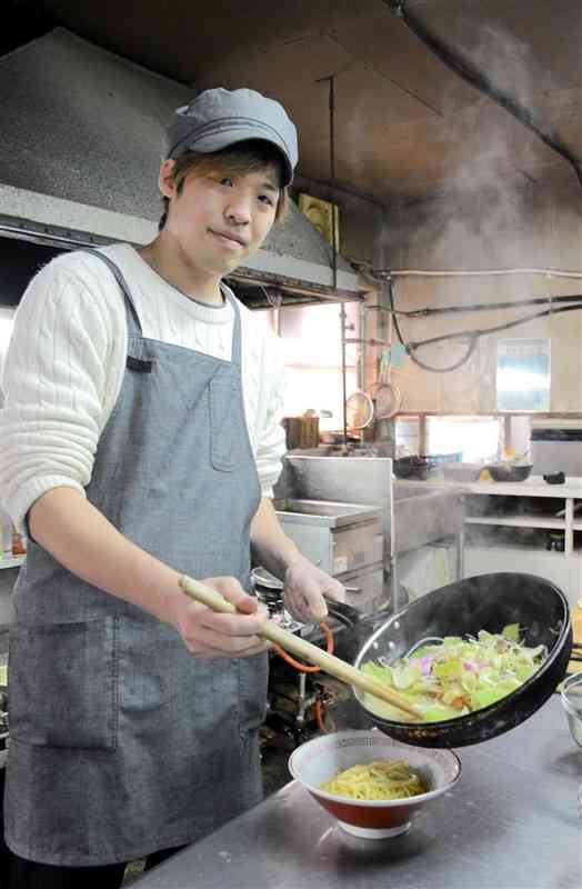 熊本地震を機に実家のレストランを継いだ奥村慎太郎さん＝菊池市