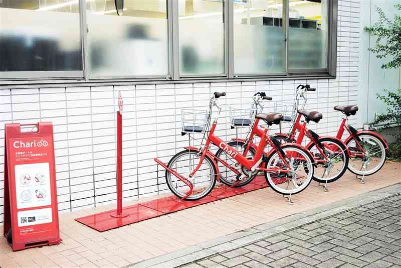 シェアサイクル「チャリチャリ」の自転車とポート＝福岡市（ニュート提供）