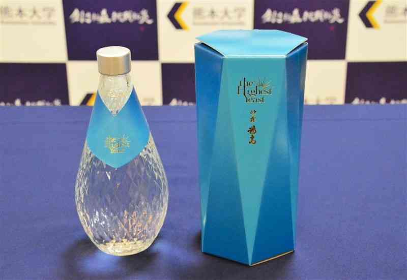 天草酒造が販売する芋焼酎「池の露　湯島　The　Highest　Yeast」