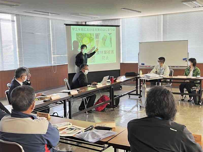 宇土半島のタイワンリスについて根絶寸前の状態であることが報告された連絡協議会＝20日、宇城市