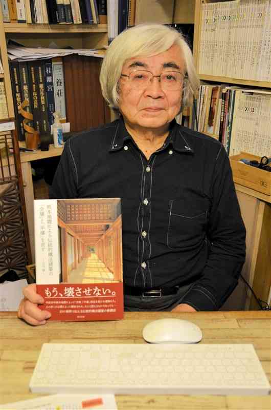 「伝統的構法の建築物を壊さず、修復する手法を伝えたい」と話す古川保さん＝熊本市南区