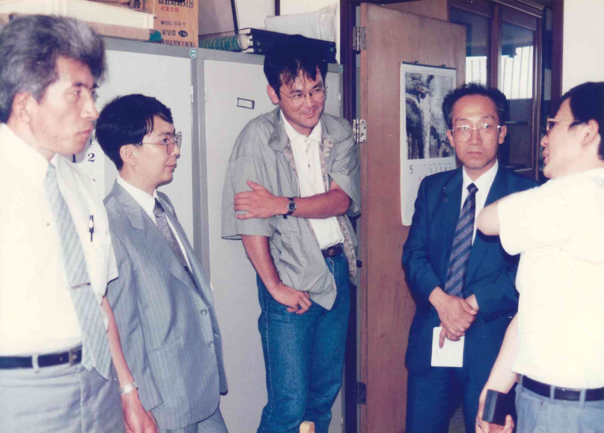 釜山女子大学で。左から2人目が世話になった広瀬雄一さん、その右が筆者、安春培先生