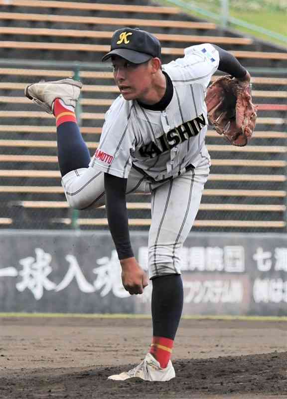 【決勝・開新－文徳】二回途中から登板し、九回まで1失点と好投した開新の池田＝リブワーク藤崎台