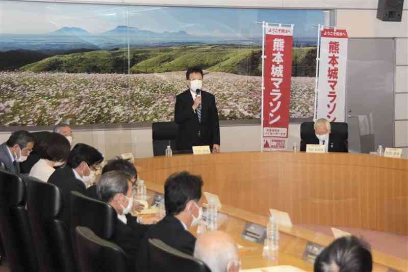 来年2月に「第10回熊本城マラソン大会」の開催を決めた実行委員会＝熊本市中央区