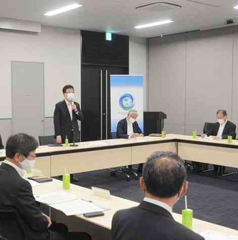 アジア・太平洋水サミットのレガシー（遺産）をテーマに意見を交わす熊本市運営委員会＝2日、同市