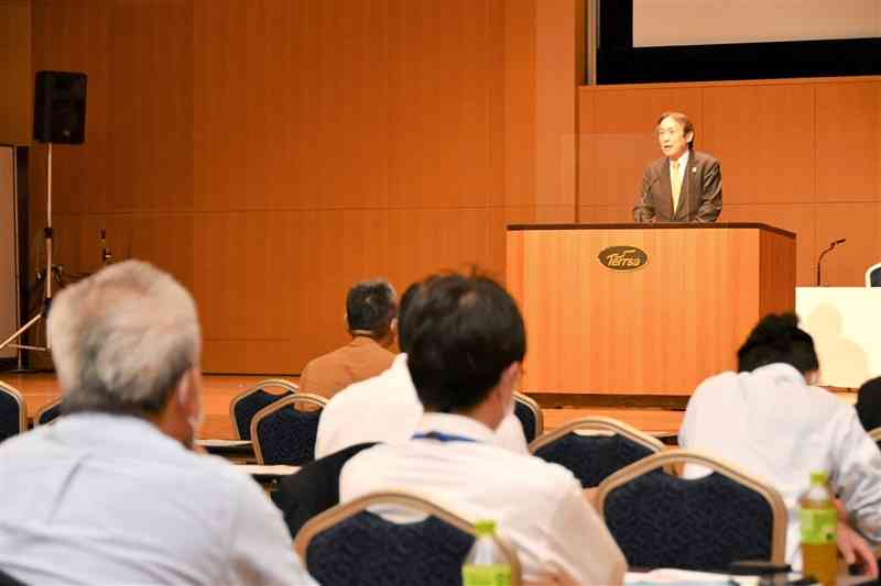 2022年度の事業計画を承認した「くまもとクロスイノベーション協議会」の通常総会＝8日、熊本市中央区