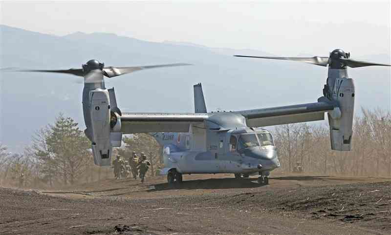 日米共同訓練に初参加した陸上自衛隊の輸送機V22オスプレイ＝3月15日、静岡県の東富士演習場（代表撮影）