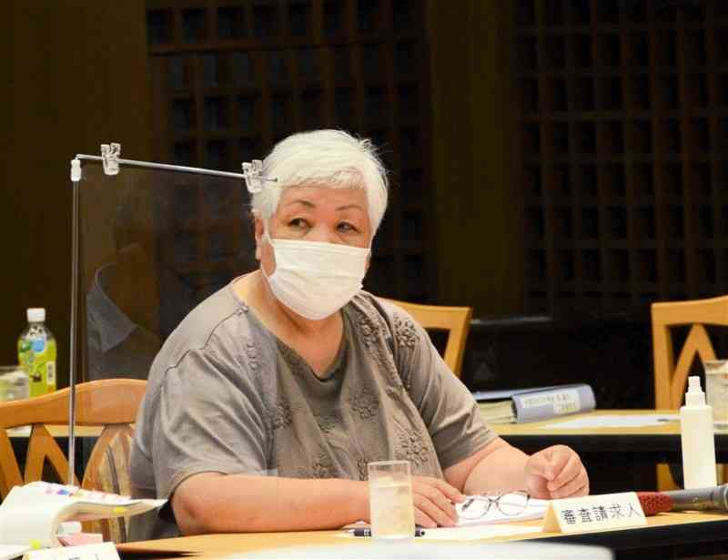 水俣病患者認定を巡る不服審査の口頭審理に臨む西純代さん＝28日、熊本市中央区