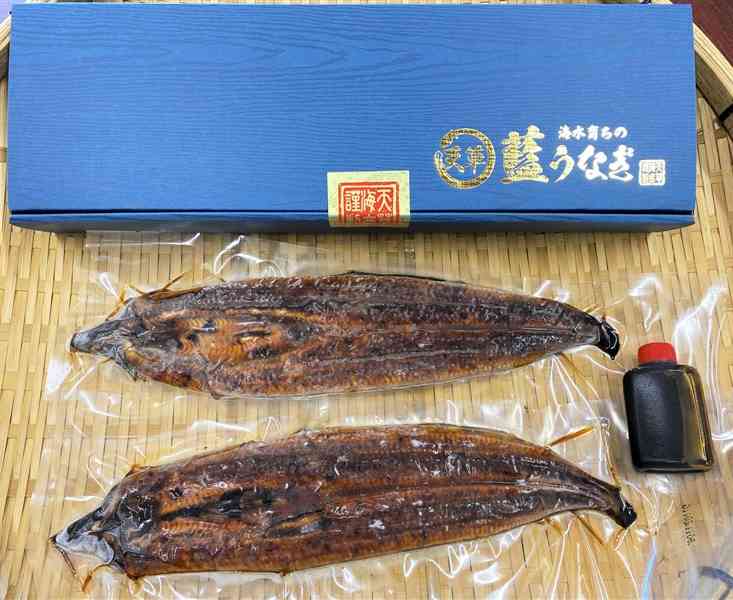 海水で育った「天草藍うなぎ」のかば焼きセット＝上天草市