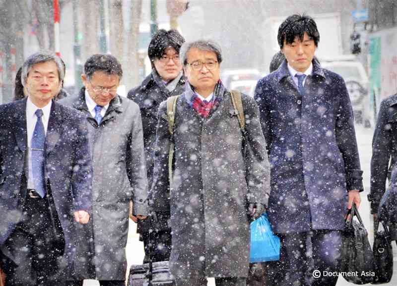 映画「標的」の一場面。中央が植村隆氏