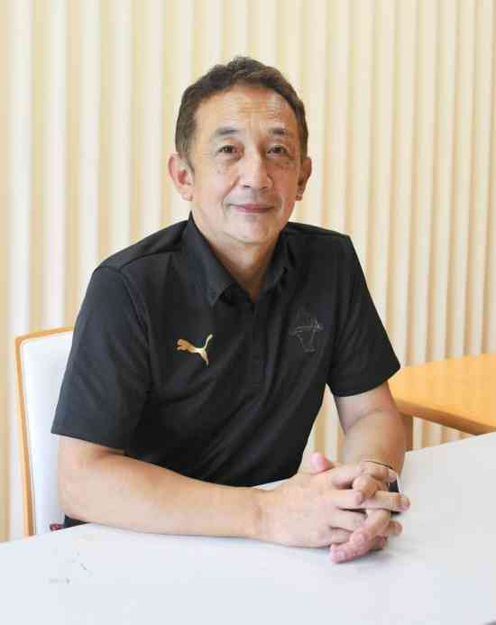 「サッカー以外のスポーツにも事業を広げたい」と話す宮崎幹士代表理事＝ロアッソ熊本クラブハウス　◇みやざき・かんじ　在京テレビ局グループ会社の営業部長などを経て、2011年にロアッソ熊本を運営するアスリートクラブ熊本に入社。事業部長、営業部長、企画総務部長などを歴任し、6月から現職。