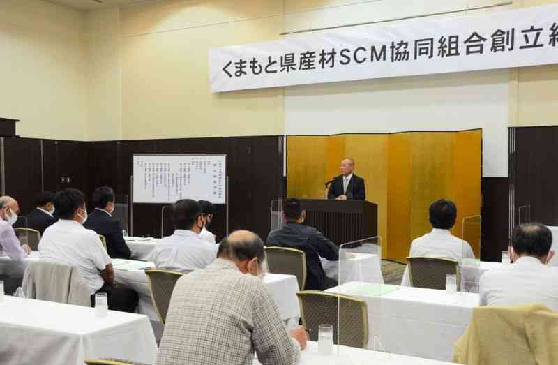 理事長を選任するなどした「くまもと県産材SCM協同組合」の設立総会＝12日、熊本市中央区