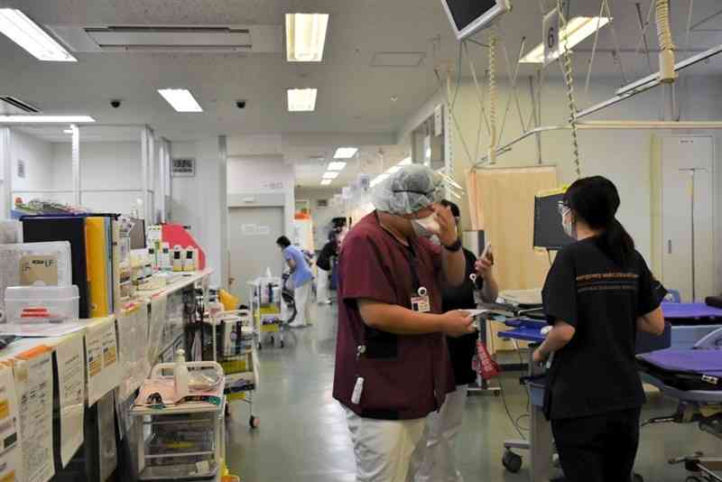 済生会熊本病院の救急救命センター。コロナ疑いの患者も搬送される＝22日、熊本市南区（病院提供）