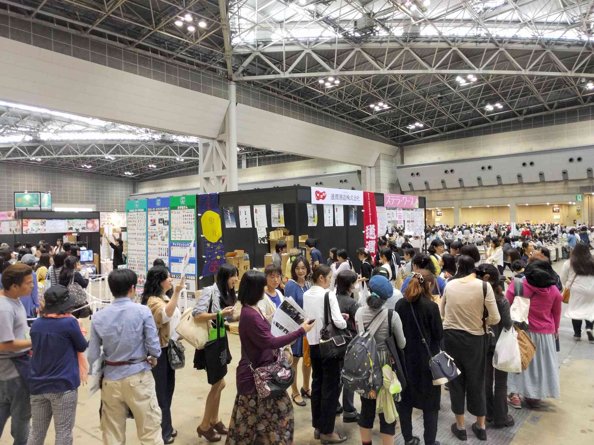 熊本地震翌月の東京ビッグサイトでのコミックシティに出店。刀剣ファンの行列が