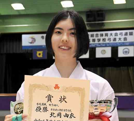 弓道女子個人を制した北岡由衣（東稜）＝徳島県・とくぎんトモニアリーナ特設弓道場