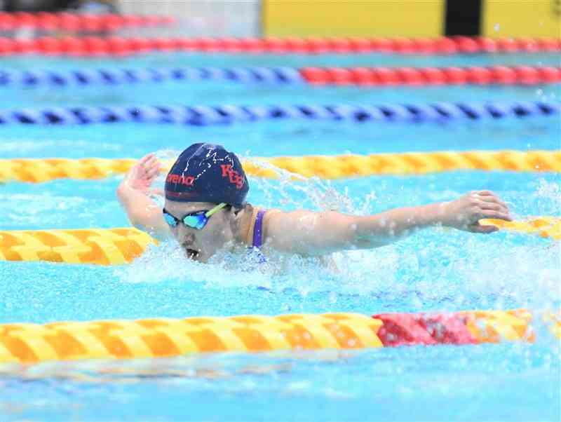 【競泳・女子200メートルバタフライ決勝】2分12秒12で3位に入賞した長森流楓（九州学院）＝高知県・くろしおアリ