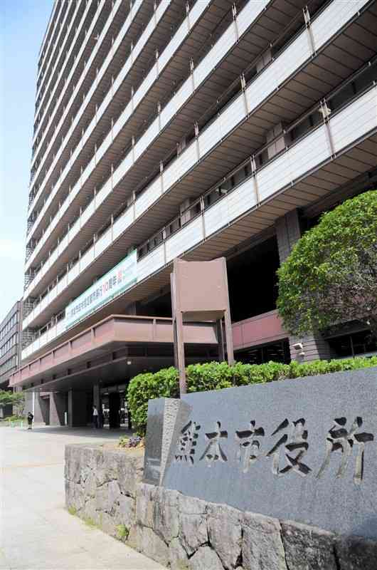 「耐震不足」が指摘された熊本市役所本庁舎＝22日、熊本市中央区